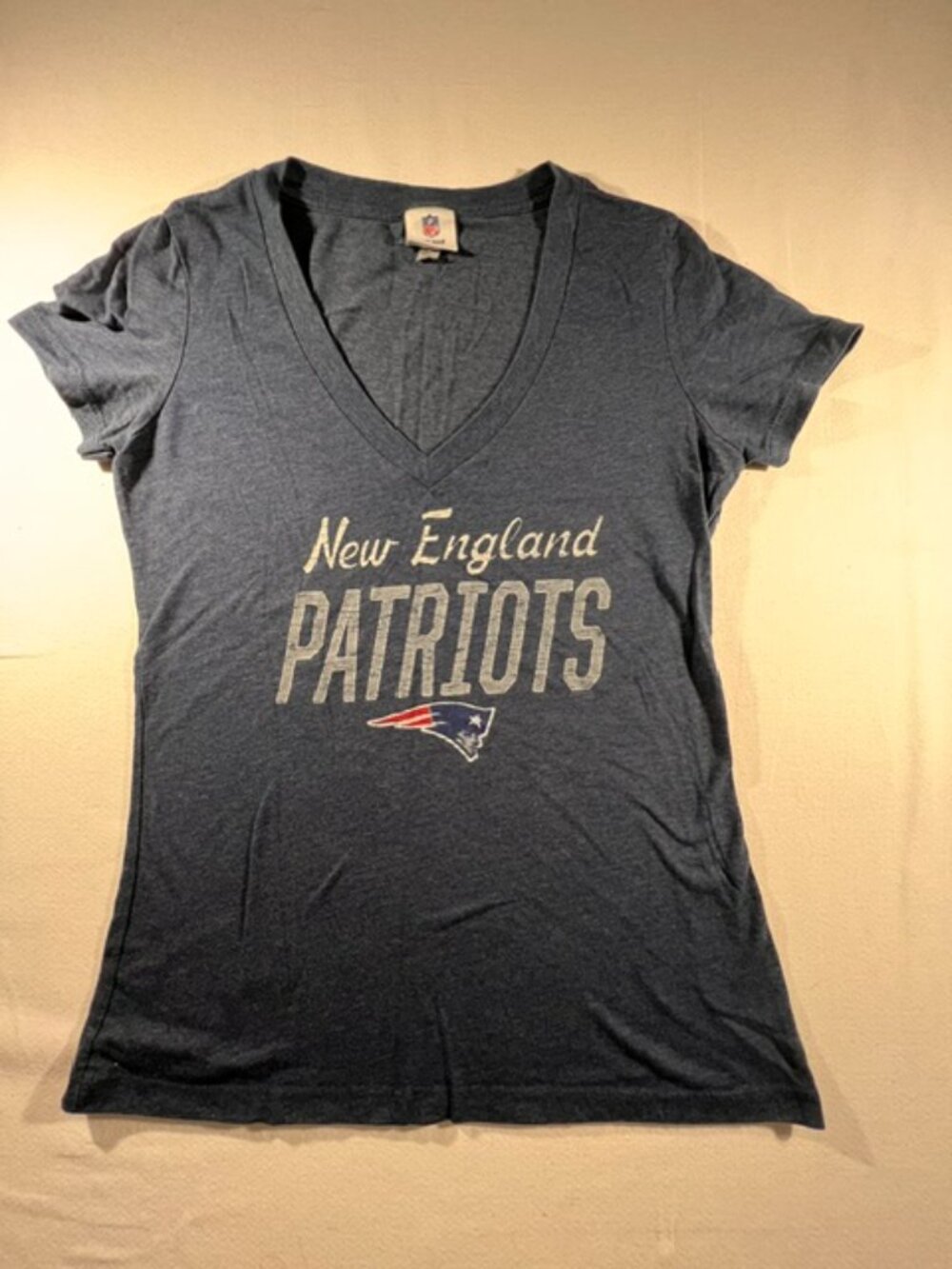 NFL Team Apparel New England Patriots Women's V-Neck T-Shirt L Heather Navy Blue
